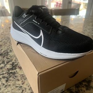 Nike Pegasus 40, BRAND NEW, size 13